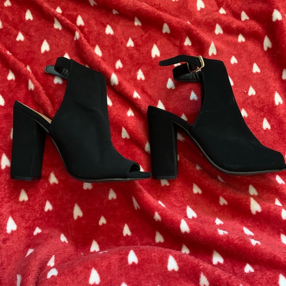 BAMBOO Size 7 Black Heels - Picture 2 of 4